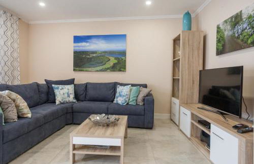 Surf Beach_Santa Barbara Secret Gardens - Photo 13