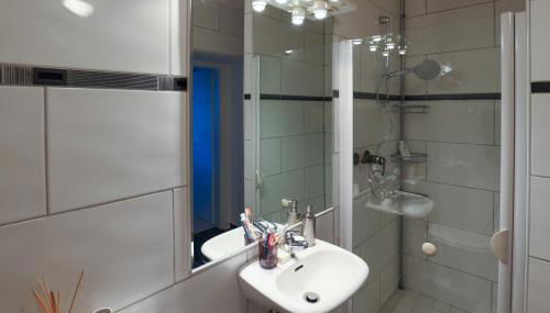 Central Messe Airport DUS Apartment with Terrace - Foto 5, towels, Shower