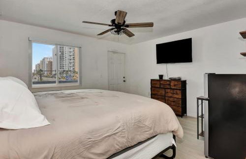 Modern King Suite #10 Steps to Daytona Beach - Foto 8