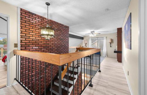 Mira Mesa Family Retreat 4BR with Balcony and Firepit - Photo 57