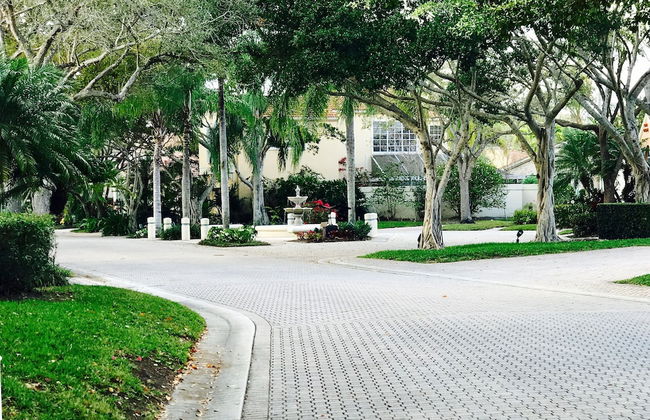 Private-Luxurious Mediterranean Villa - Photo 34