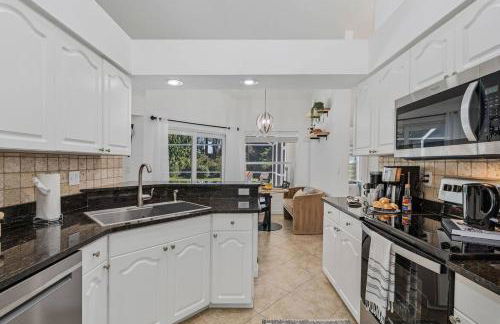 Serene Pool Home in Gated Community-Naples - Foto 3