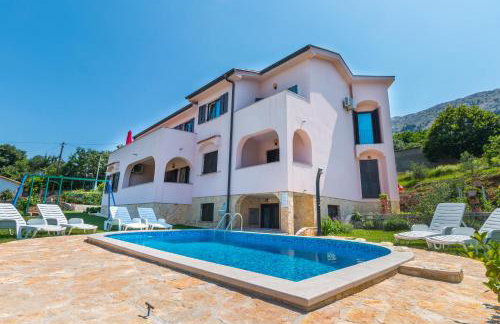 Apartments Bavaria - Photo 1