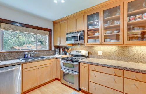 Charming Tudor-Style Apt Near Green Lake! - Foto 8