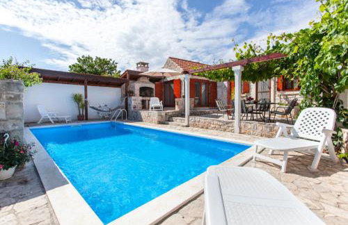 Countryside Family Villa with Private Pool - Photo 7