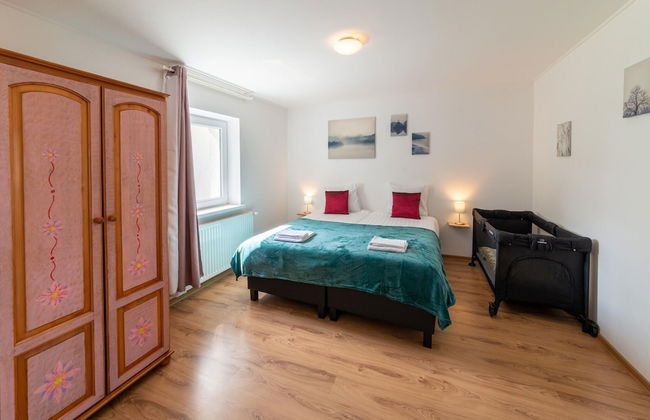 Family Villa Near Lake - Photo 3