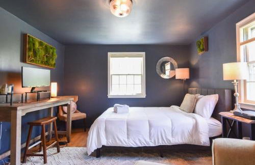 Bright & Open Central A C Dog Friendly - Photo 17