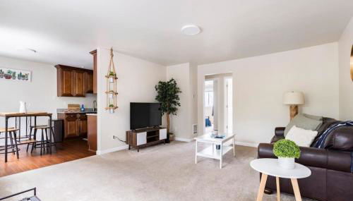 Spacious Kenmore Apartment- King Bed, Queen Bed, Fast Wifi - Foto 2