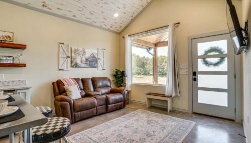 Recently Built Cabin with Pavilion in Granbury! - Foto 4