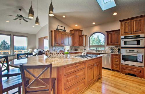 Grand Cabin with Hot Tub and Views - 3 Miles to Hiking - Foto 10