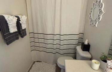 Unwind in Style in this stunning townhome retreat - Foto 26