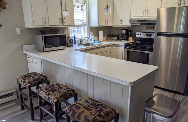 Harmony Cottage by Avantstay Lake Access, Hot Tub, Fire Pit, & Game Room - Foto 12