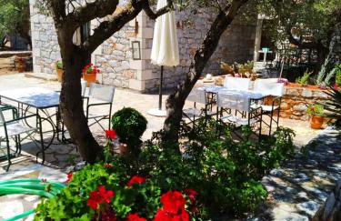 Charouda stone tower xenonas - Foto 1