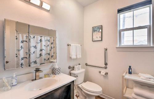 Walk to Beach Family Home with Patio in Galveston - Foto 21