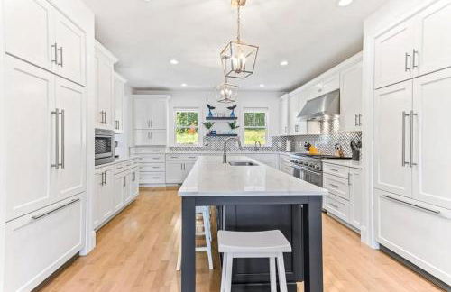 Luxury Waterfront Home w Heated Pool and Hot Tub - Foto 9