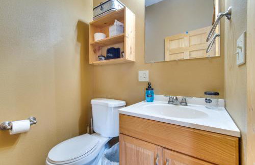 Tranquil La Prairie Retreat with Patio and Fireplace! - Foto 20