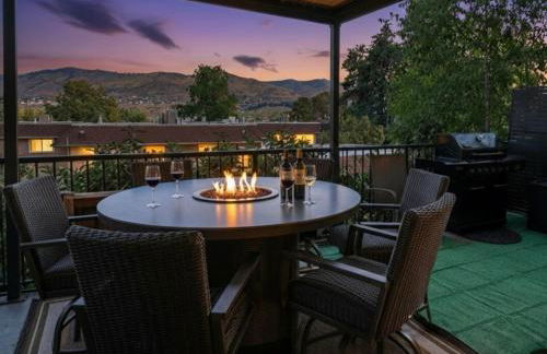 Lakeside luxury with hot tub and pool - Foto 1