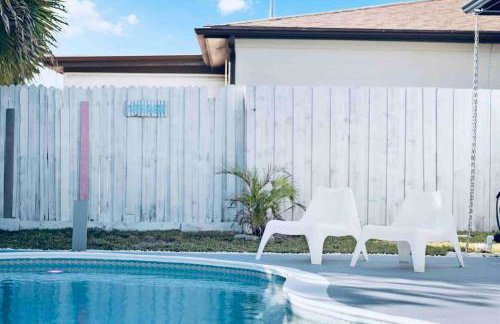 2BR Home with Private Pool, Fire Pit and Grill - Foto 14