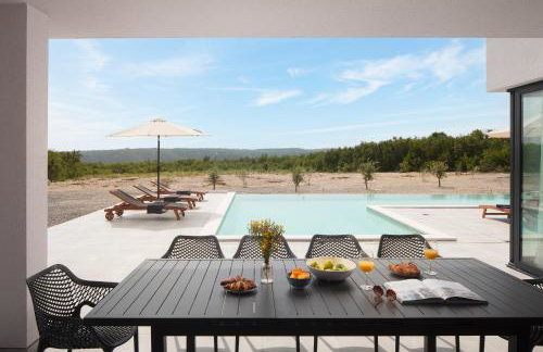 Villa KM 5 Bedroom with pool and garden - Foto 3