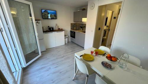 Petite cour privée - à 1minute à pied de la plage - Photo 4, stove