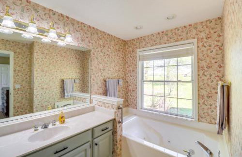 Charming Edgemont Home with Deck and Lake Views! - Foto 17