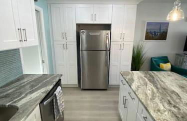 Beachfront Condo On Quiet Treasure Island- 1 Bed - Photo 2