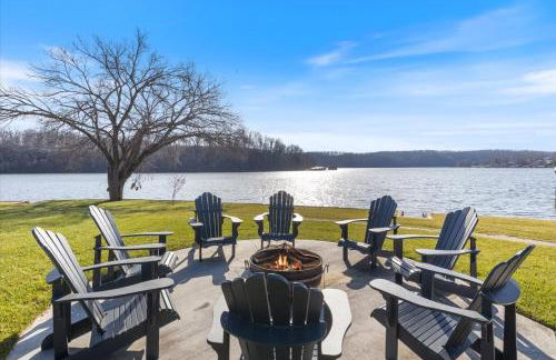 LOTO Pointe, Updated Luxury Home w/ Boat & PWC Slip, Boat Ramp, Firepits, Pool Table & More! - Foto 52