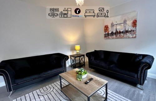 Spacious 4 Bedroom By Tara Stays Short Lets & Serviced Accommodation Aldershot With Free WiFi & Garden - Foto 1