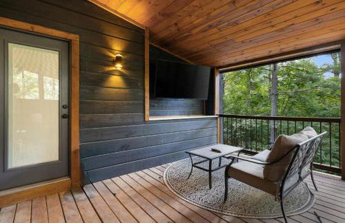 Cozy Cabin with Hot Tub, Fire Pit and Arcade Games - Foto 49