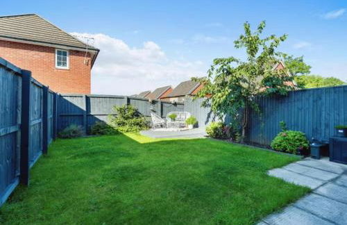 Family-Friendly 4-Bedroom House in Moston with Parking and Garden - Foto 41