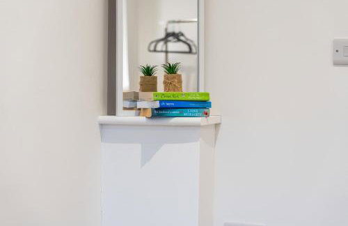 Central 2 Bedroom Apartment with Free Parking Sleeps 8 & Walk to City Centre & Arena - Foto 35