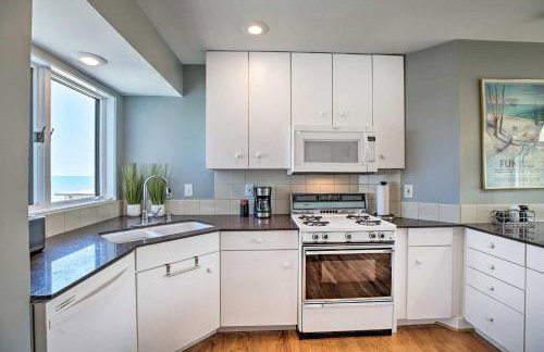 Lakefront Family Retreat with Grill Steps to Beach! - Foto 11