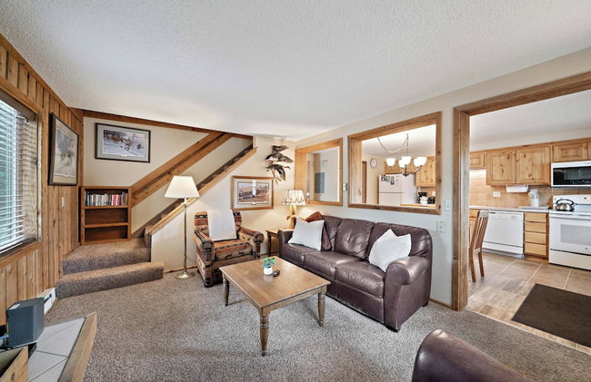 Trapper 8: Cozy 4-Bedroom Condo, 1 Minute to Yellowstone, perfect for 8 guests. - Foto 48