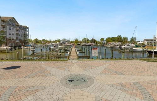 New Intown Waterfront Townhome wPool & Location - Foto 39
