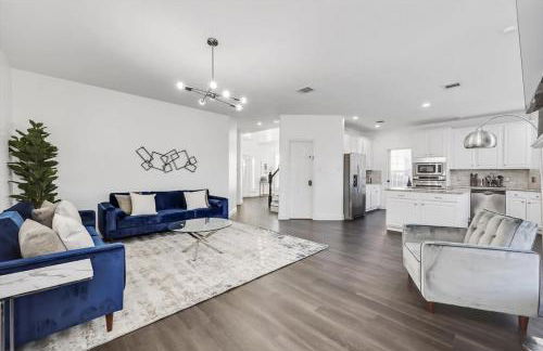 Luxury Home w Hot Tub near DFW Airport - Photo 9