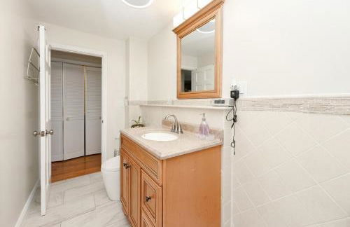 Eastie Roomy 3BR with Easy City and Airport Access - Foto 30