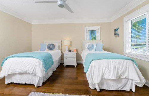 Villa Hibiscus-Waterfront-Free Heated Pool-Dock-Bikes-Other Amenities - Photo 24