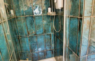 Knocker Cottage is a 3 bedroom made up of 1 double bedroom and 2 small double bedrooms in small village 10 min to beaches - Foto 77