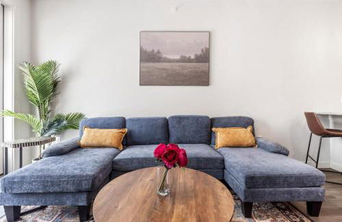 Poolside Luxury 1BR w Private Patio - Photo 6