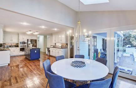 Lakefront Home Private Dock, Tiki Bar, Firepit Shore to Please by Avantstay - Foto 123