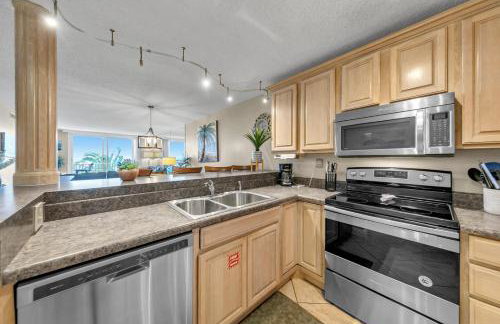 Destin on the Gulf 205 - Updated Gulf Front Property with Free Beach Service - Foto 8