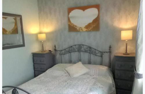 3 Bed Chalet - Sleeps 6 - Parking - Garden - Wifi - Foto 2