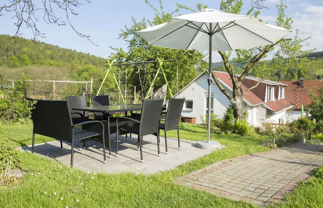 Holiday Home with Garden & Terrace near Rennsteig in Thuringian Forest - Foto 14