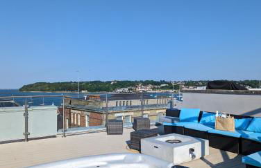 Seafarer's View - 6 bedroom townhouse in Cowes, parking & seaviews. - Photo 4