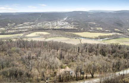 Cozy cabin w hot tub fire pit & ski access - Foto 50