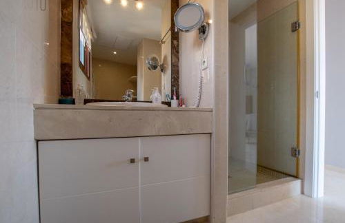 Bellavista Marbella - Stunning Beachside Luxury Penthouse Apartment - Photo 18