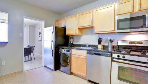Modern Crystal City Apartment Top Amenities & Prime Location - Foto 3, stove, dishwasher, toaster