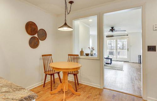 Walk to Lake Hopatcong Vibrant Home with Deck! - Foto 10