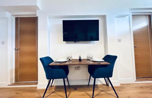 Private 2 Bed Guest House - Van Parking, M25 & A1 connections - Foto 14