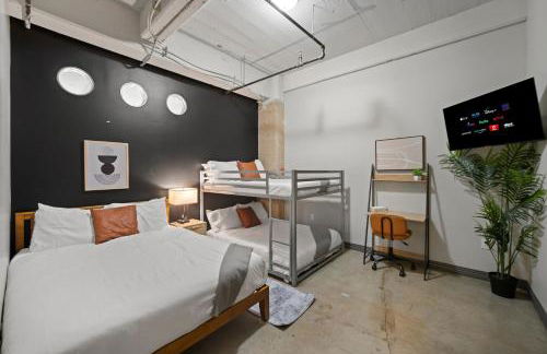 Stunning Downtown Apartment with Pool, Laundry, Parking - Foto 6